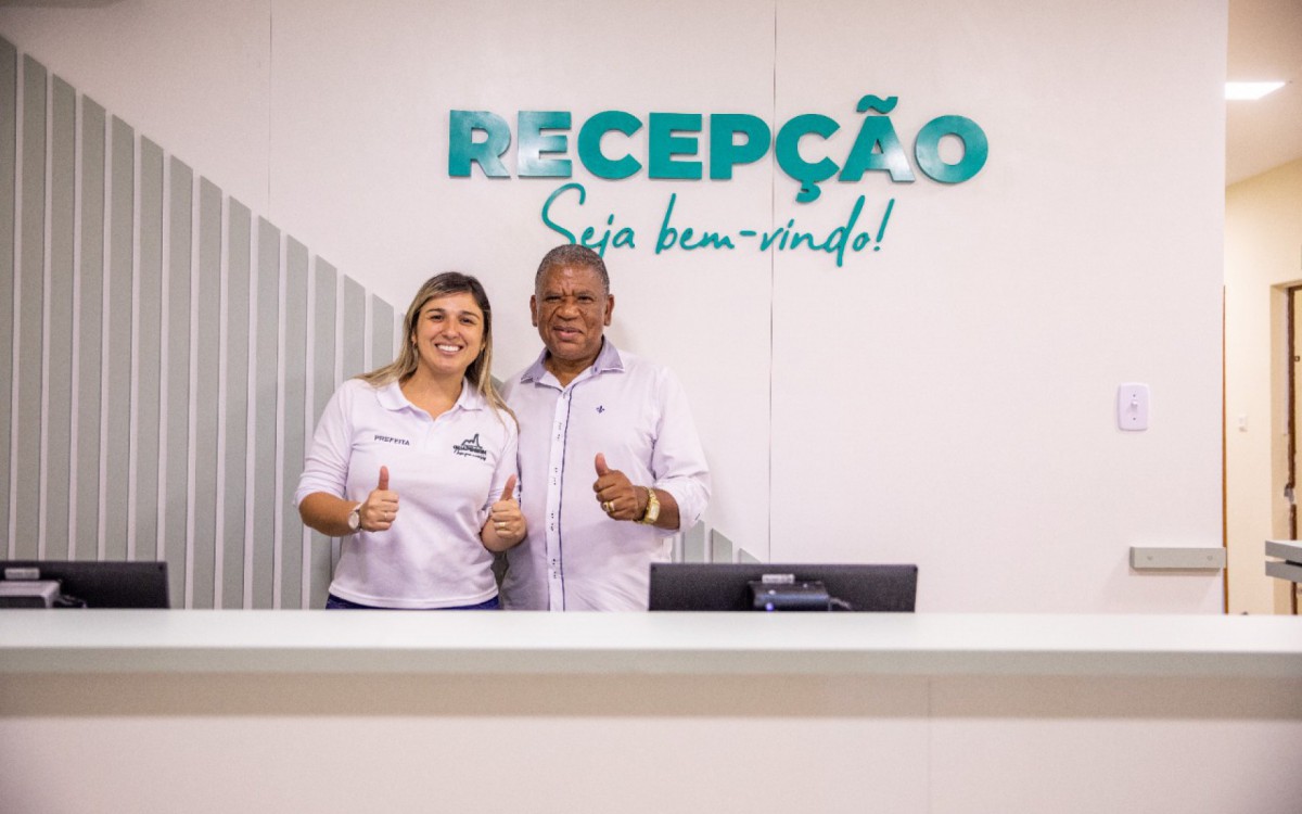A prefeita Marina Rocha e o vice-prefeito Natal&iacute;cio da Farm&aacute;cia visitam a recep&ccedil;&atilde;o da nova cl&iacute;nica de sa&uacute;de
