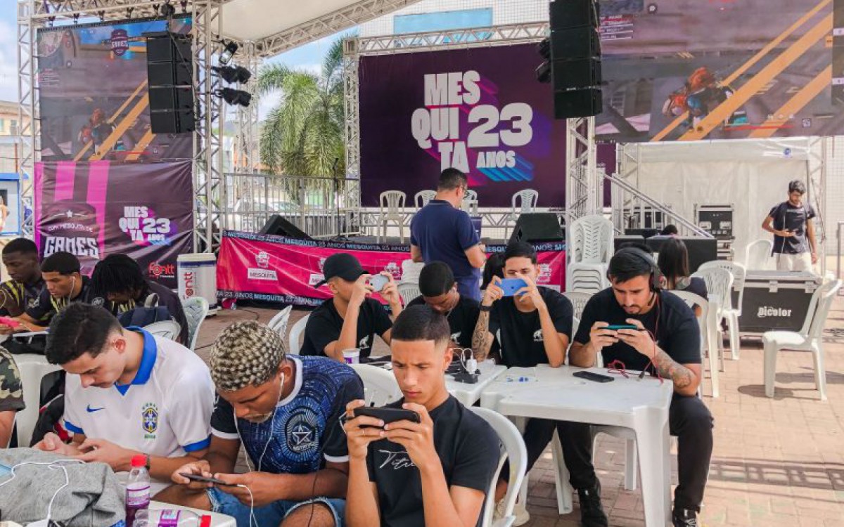 O domingo foi marcado por missa, copa de Free Fire e torneio de xadrez