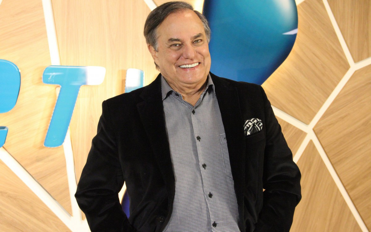 Ronnie Von está de volta à TV aberta com o programa 'Manhã do Ronnie', exibido de segunda a sexta pela RedeTV! - Divulgação / RedeTV!