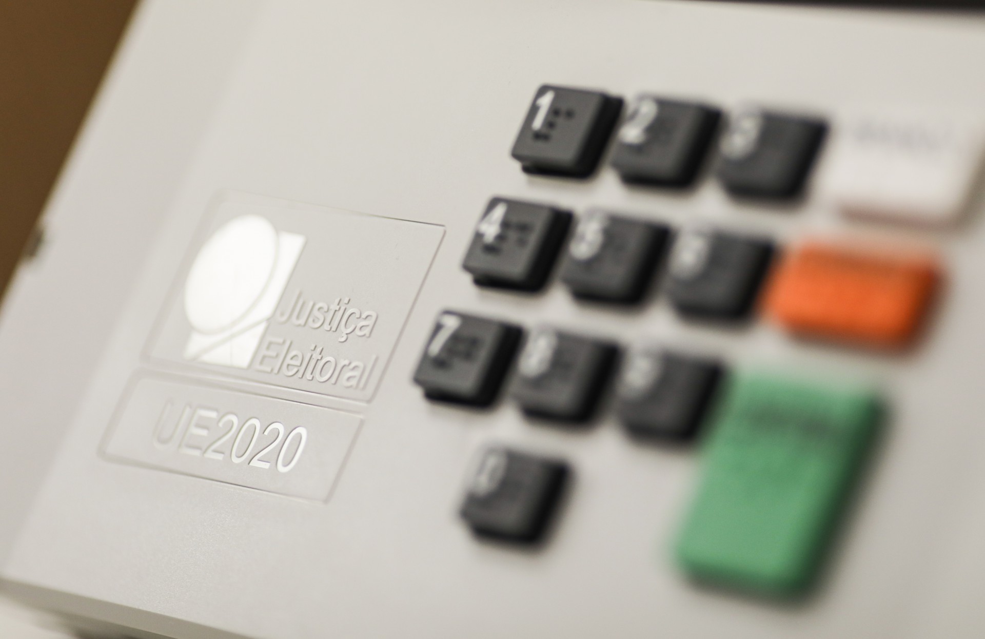 Urnas eletrônicas no TRE-RJ para as eleições brasileiras. - Pedro Ivo/ Agência O Dia