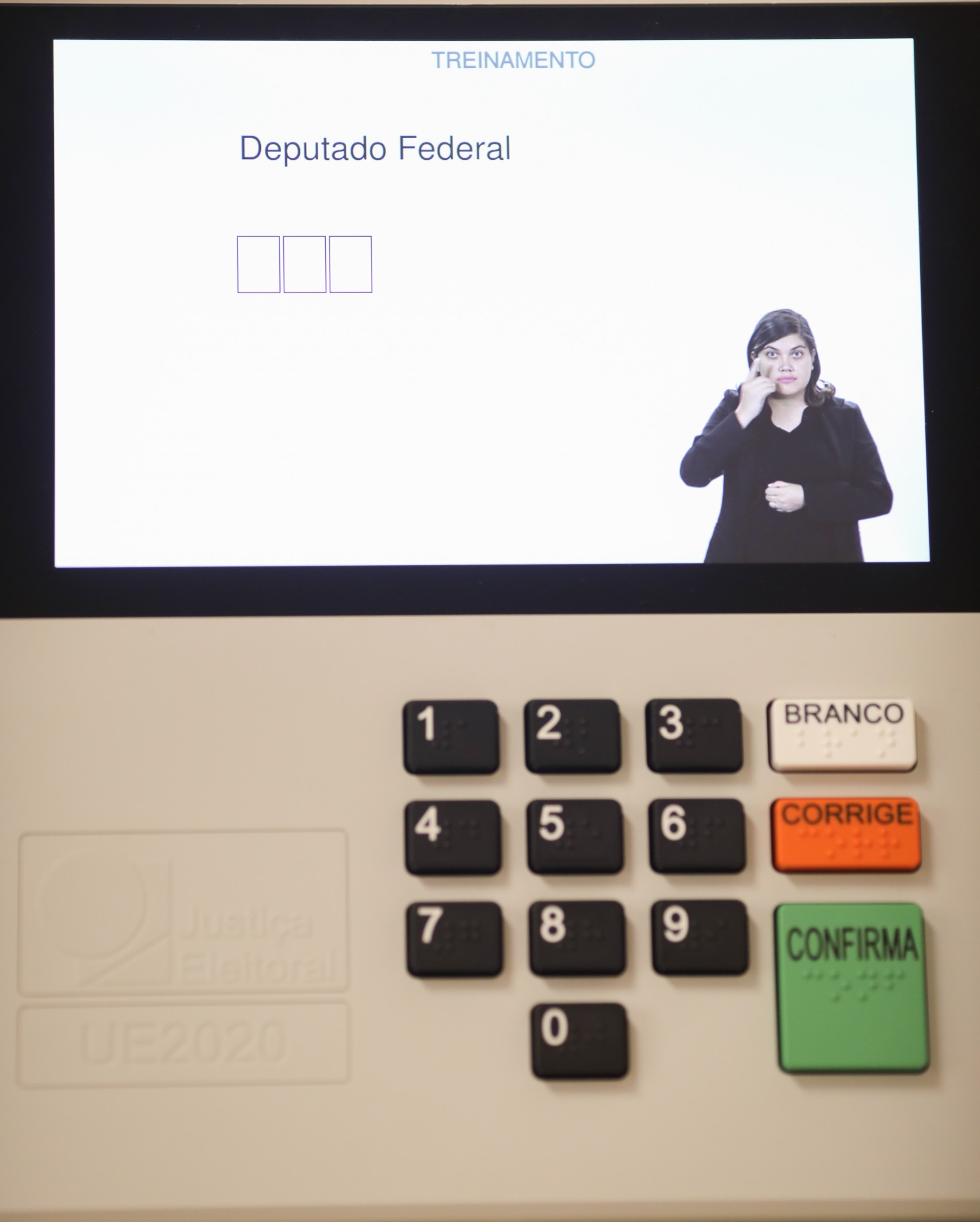 Modelo de urna eletrônicas usada pelo TRE-RJ