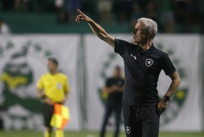 Sem Cuesta e Marçal, veja as opções para Luís Castro escalar o Botafogo contra o Palmeiras 