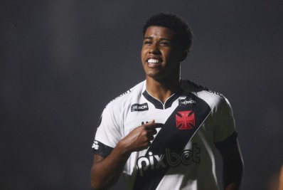 Newcastle segue monitorando situação de Andrey Santos, mas Vasco faz jogo duro