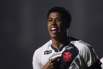 Contrato prevê prioridade ao Vasco se Andrey Santos for emprestado pelo Chelsea