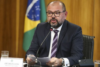 Alta no emprego industrial contribui para elevar média de salários, diz ministro do Trabalho e Previdência