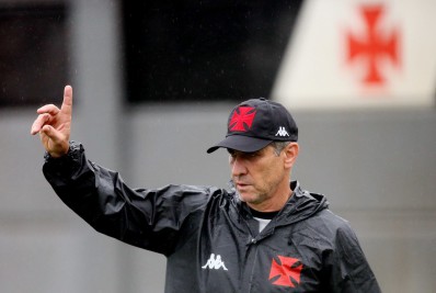 Jorginho lamenta saída do Vasco e afirma: 'Sempre tive certeza de que subiríamos'