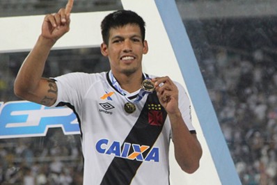 Ex-jogador do Vasco, paraguaio Julio dos Santos anuncia aposentadoria