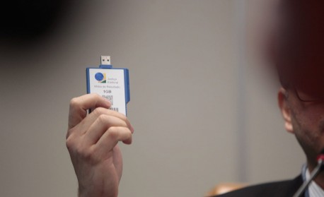 Michel Kovacs, secret&aacute;rio de Tecnologia da Informa&ccedil;&atilde;o do TRE-RJ, explicou que uma s&eacute;rie de testes nas urnas ainda ser&atilde;o realizados at&eacute; o dia da vota&ccedil;&atilde;o - Reginaldo Pimenta / O Dia