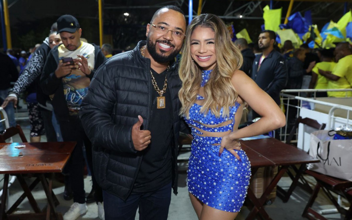 Lexa samba muito em evento da Unidos da Tijuca