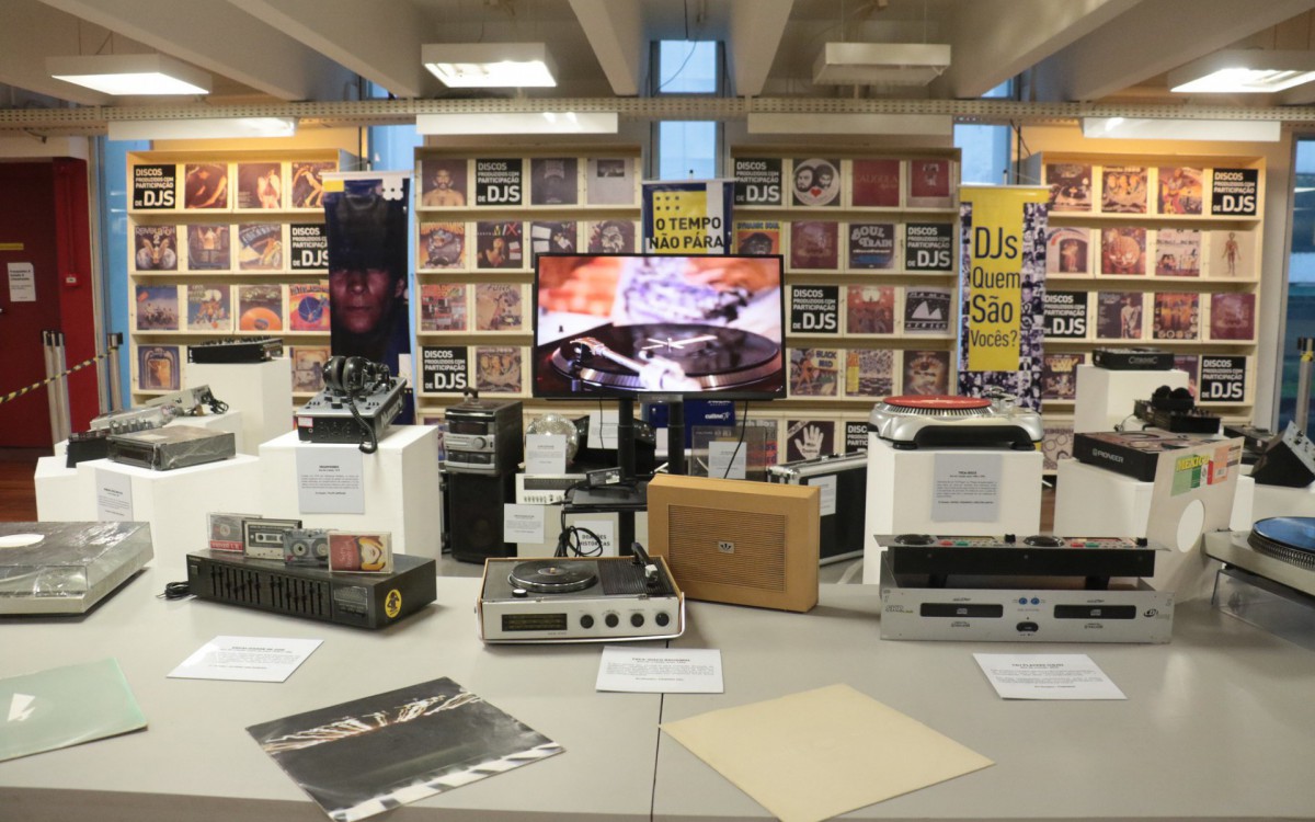 Exposição passa pelos últimos 50 anos de história dos DJs no Brasil. - Divulgação