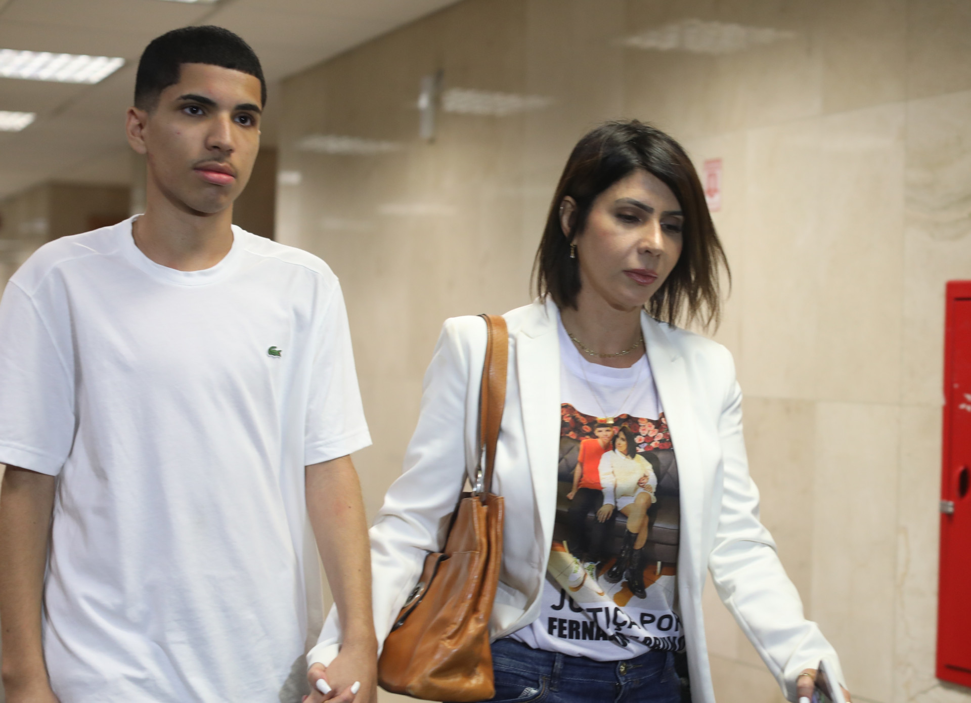 Jane Carvalho e Bruno Cabral, m&atilde;e e irm&atilde;o de Fernanda Cabral que morreu envenenada - Pedro Teixeira / Arquivo O Dia