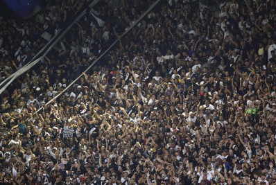 Vasco é absolvido pelo STJD por garrafa arremessada no gramado em jogo pela Série B