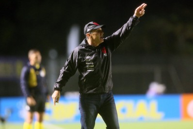 Jorginho lamenta tropeço, mas pede apoio dos torcedores do Vasco: 'Não tenho dúvidas que vamos subir'