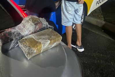 Homem é preso com três quilos de maconha em carro de aplicativo, em Rio das Ostras