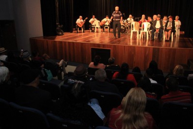 São Gonçalo homenageia idosos com show no Municipal