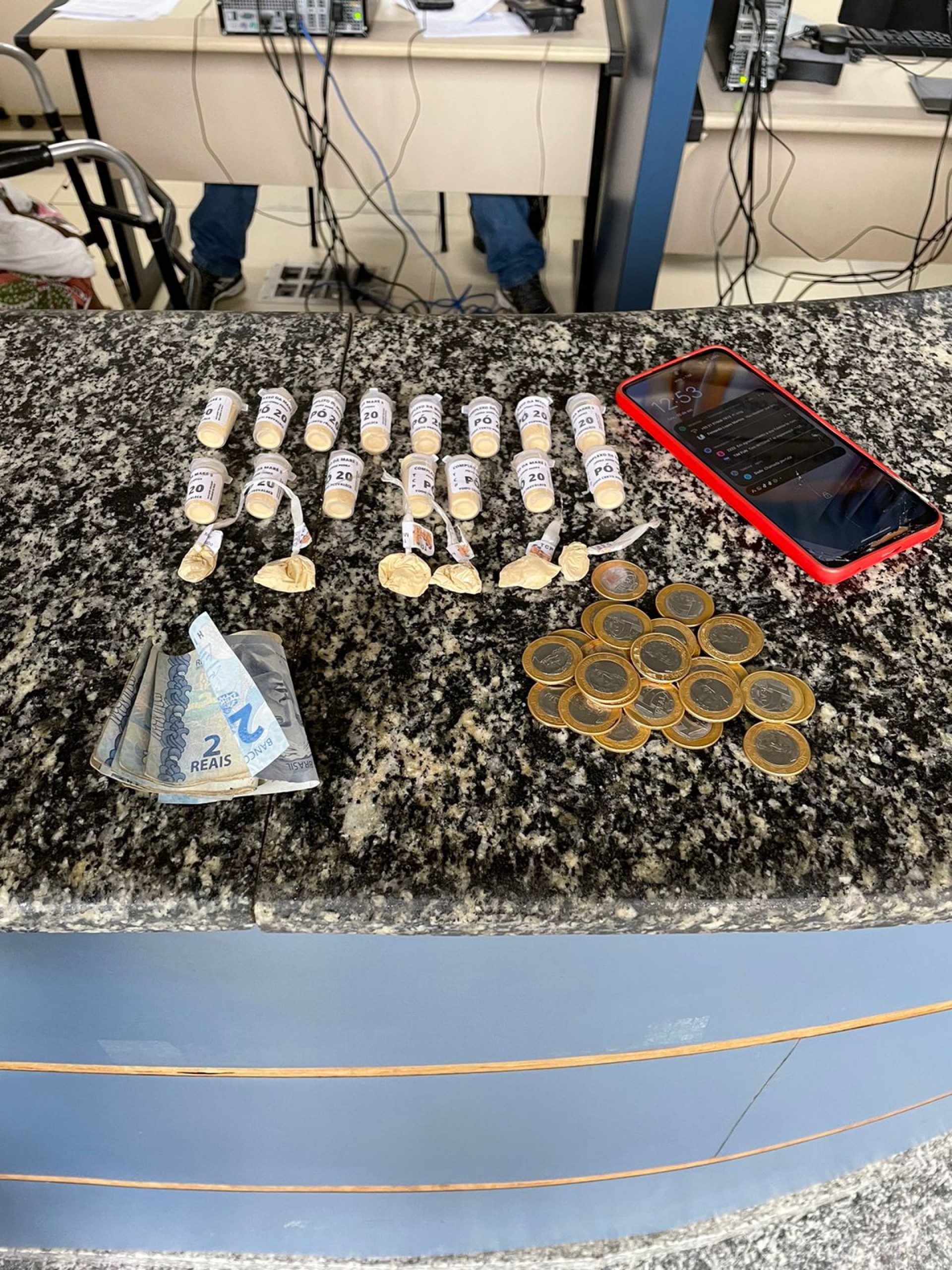 Itens apreendidos com o traficante de drogas