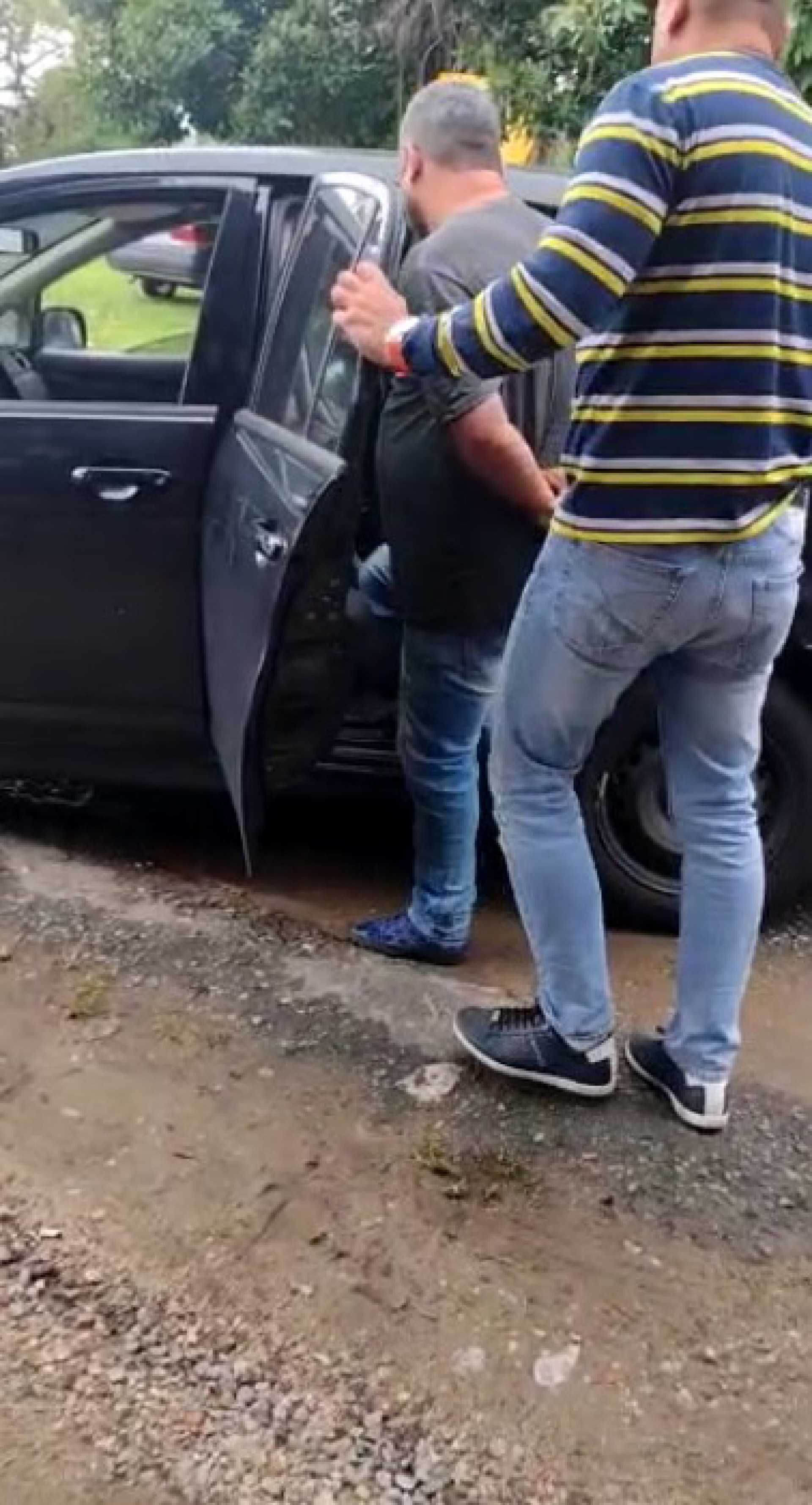 Momento em que o suspeito &eacute; preso em flagrante