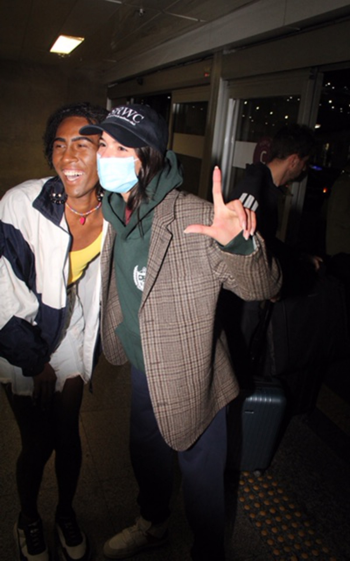 Bruna Marquezine &eacute; fotografada em aeroporto do Rio 