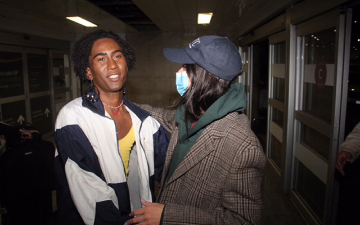 Bruna Marquezine &eacute; fotografada em aeroporto do Rio 
