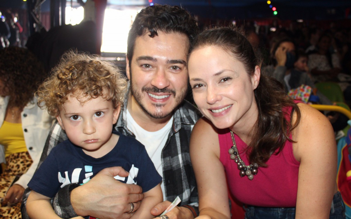 Marcos Veras e Rosannne Mulholland com o filho Davi