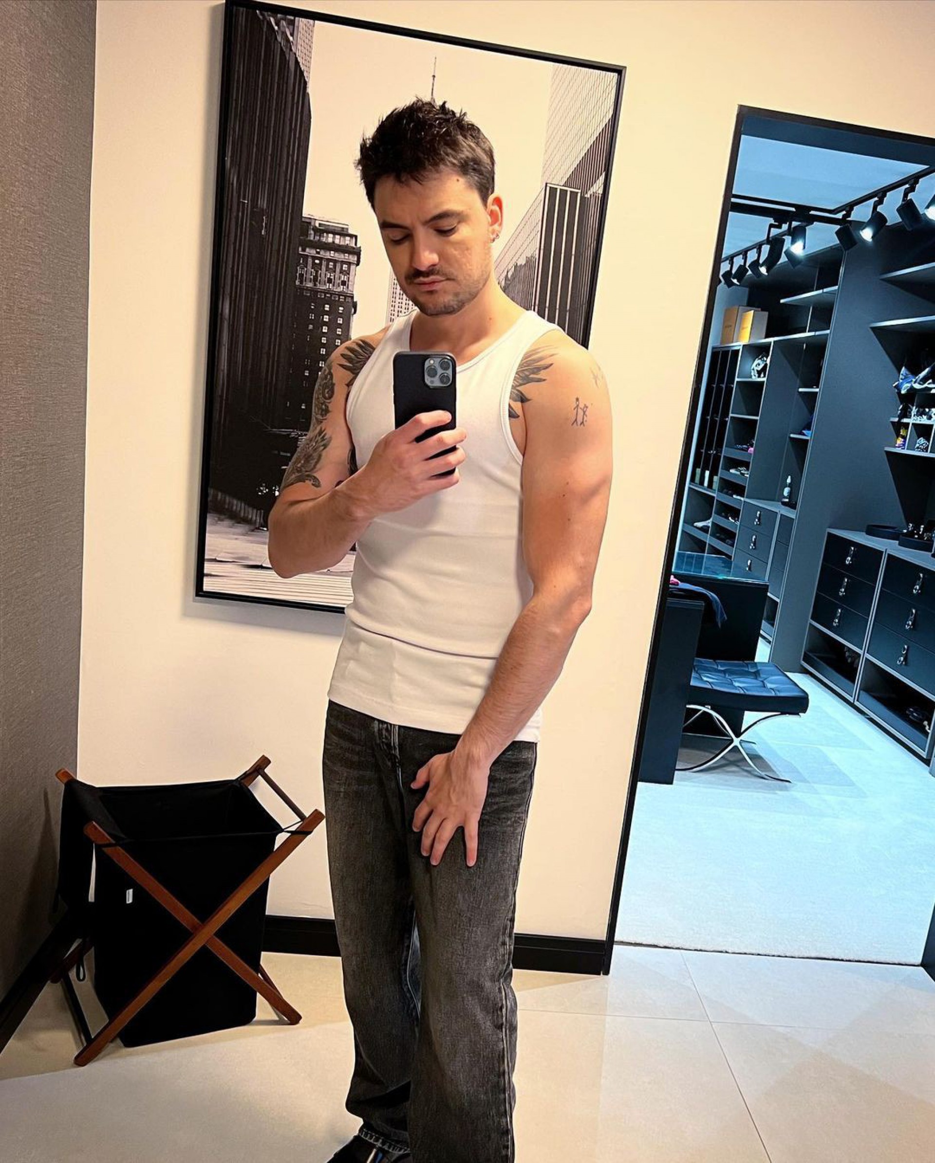 Felipe Neto aparece de regata e diz que se sente bem com o próprio corpo - Reprodução Internet