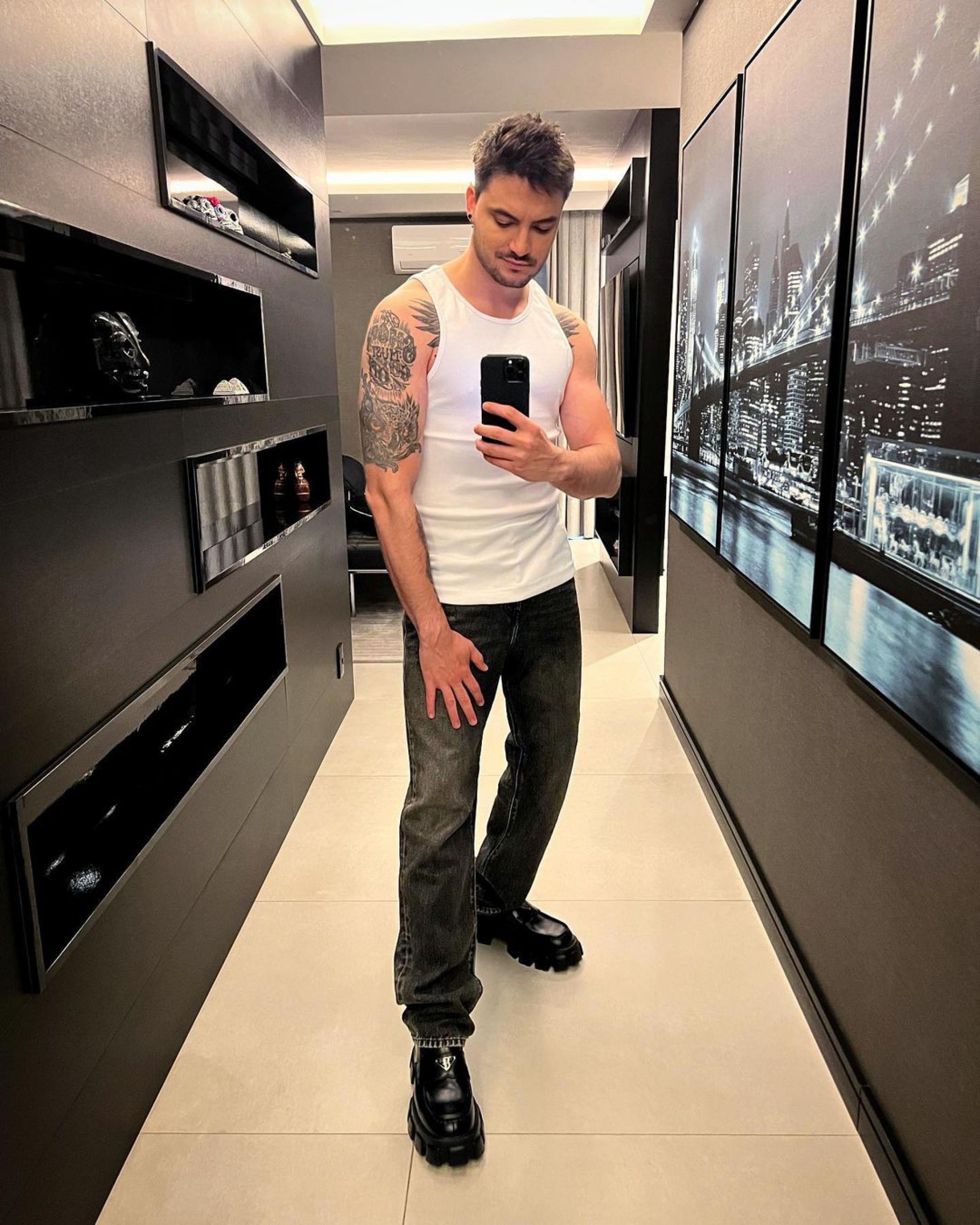 Felipe Neto aparece de regata e diz que se sente bem com o próprio corpo - Reprodução Internet