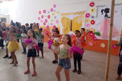Escola Municipal Amélia Ricci Baroni promove a Festa da Primavera, em Belford Roxo