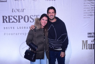 Alexandre Pato e Rebeca Abravanel prestigiam show de Deive Leonardo em São Paulo