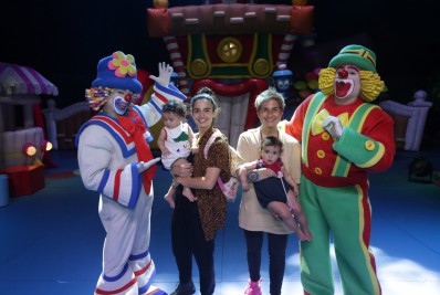 Nanda Costa e mais famosos levam os filhos ao circo