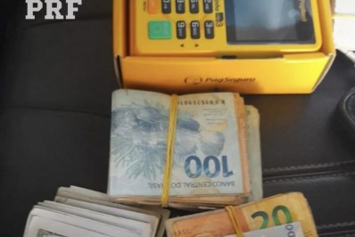 Homens são detidos na BR-040 com material de campanha, dinheiro e cheques