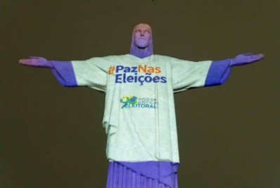 Cristo Redentor veste camisa pela paz nas Eleições 2022 neste sábado (1)