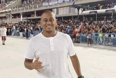 Compositor de samba-enredo Samir Trindade tem carro roubado na Avenida Brasil