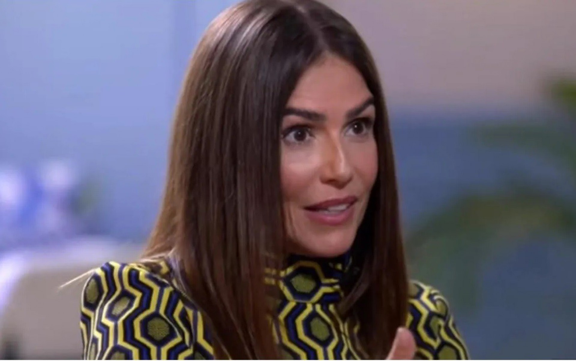 Deborah Secco concedeu entrevista ao programa 'Alta Definição', de Portugal  - Reprodução/SIC