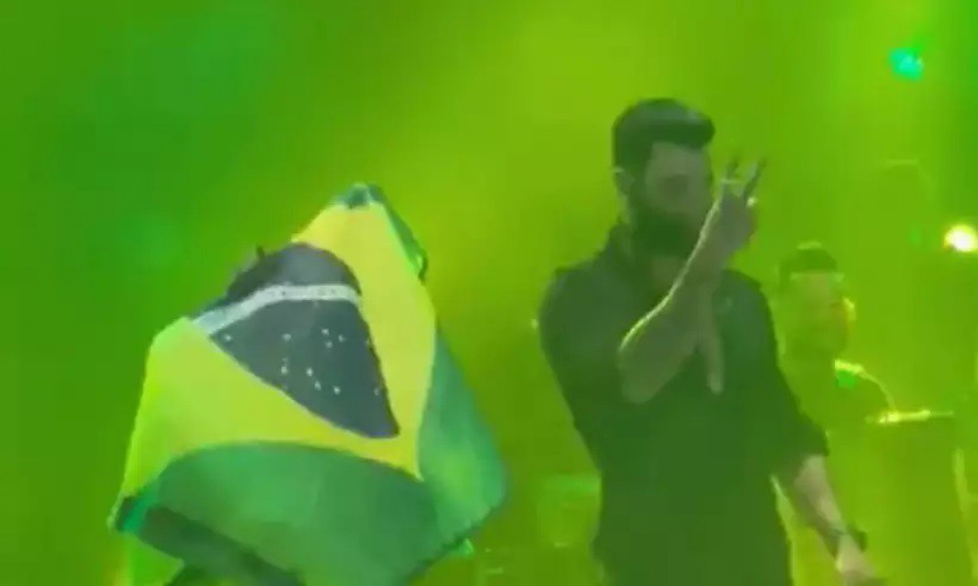 Gusttavo Lima demonstra apoio a Jair Bolsonaro em show nos Estados Unidos - Reprodução de vídeo