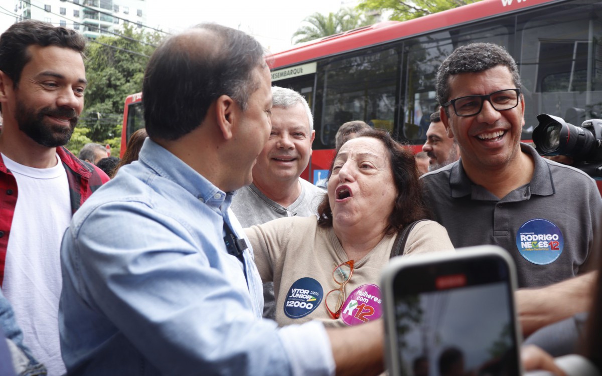 Rodrigo Neves vota na Faculdade de Veterin&aacute;ria da UFF - Niter&oacute;i