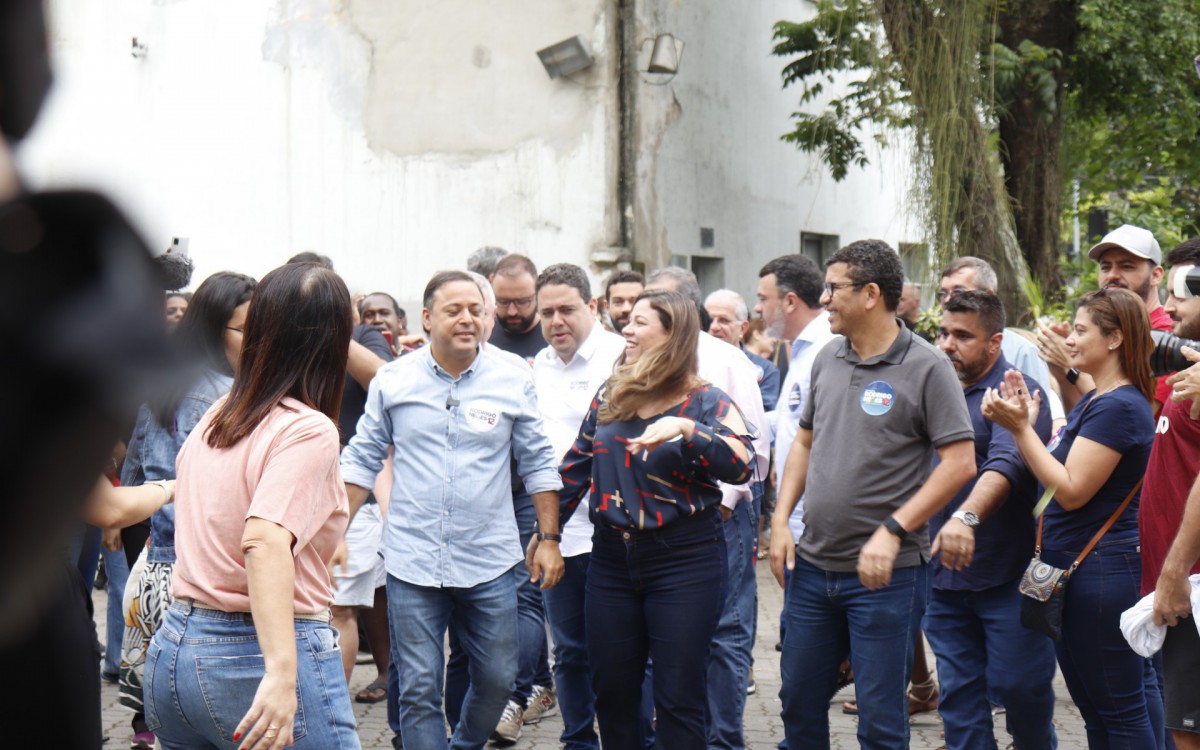 Rodrigo Neves vota na Faculdade de Veterin&aacute;ria da UFF - Niter&oacute;i