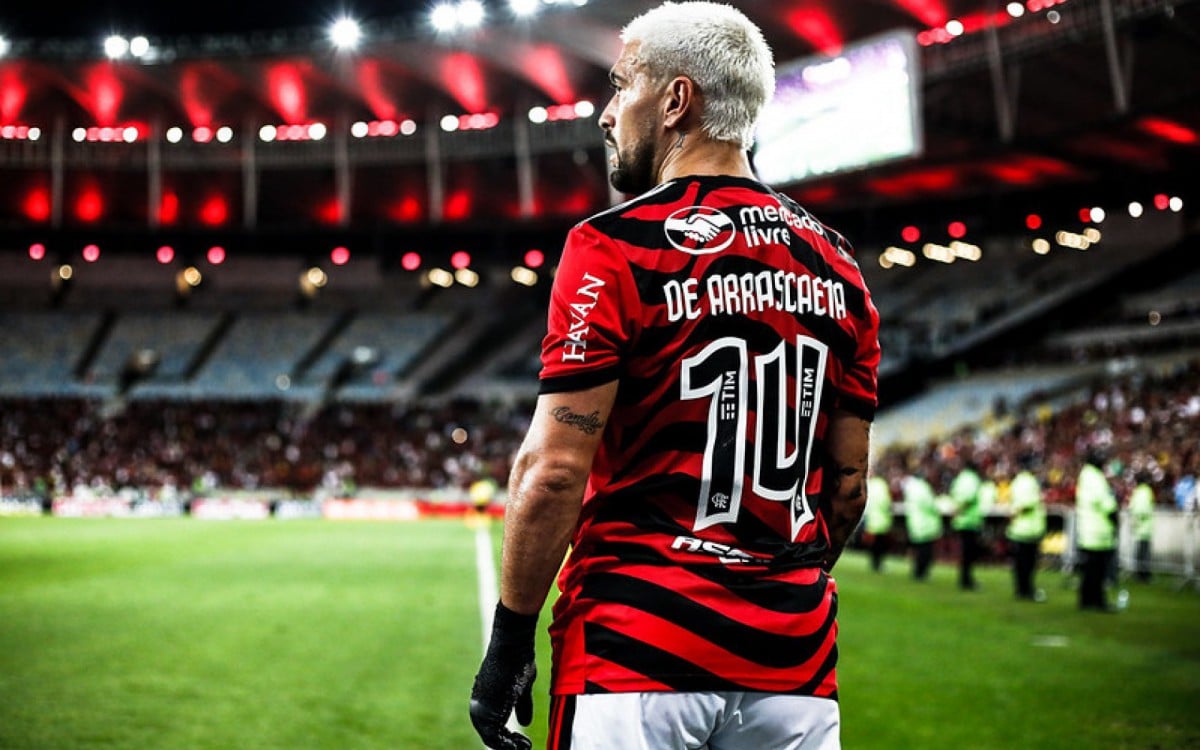 Flamengo freta avião para ter Arrascaeta e Isla em clássico • DOL