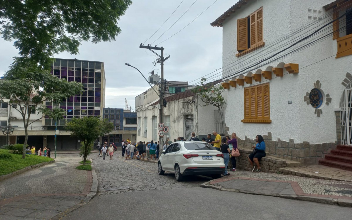 Fila pra vota&ccedil;&atilde;o em Angra