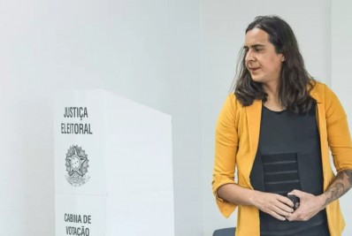 Candidata a deputada federal vota com colete à prova de balas após ameaças