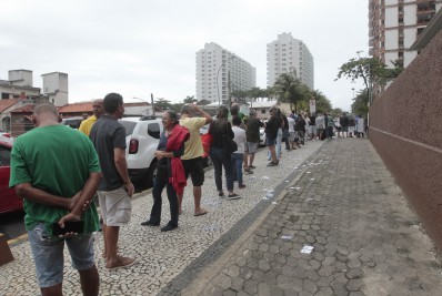 Eleição é marcada por grandes filas nos colégios eleitorais