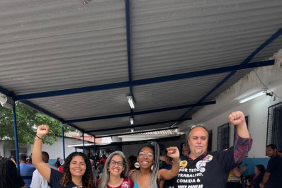 Juliete Pantoja vota em Duque de Caxias e celebra a democracia