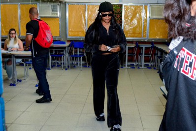 Famosos vão às urnas neste domingo de Eleições