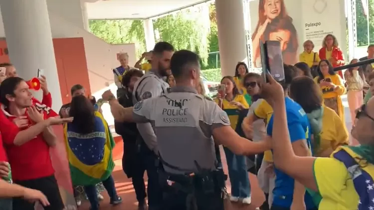 Eleitores de Lula e Bolsonaro brigam, e polícia suíça intervém