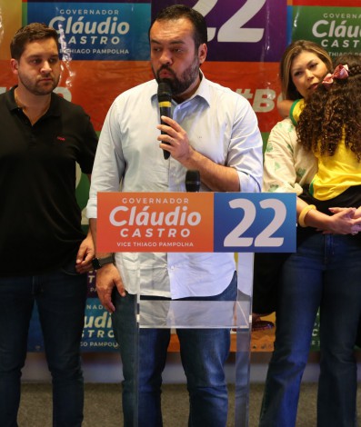 Coletiva de imprensa do governador reeleito Cláudio Castro, domingo, após o resultado da eleição
