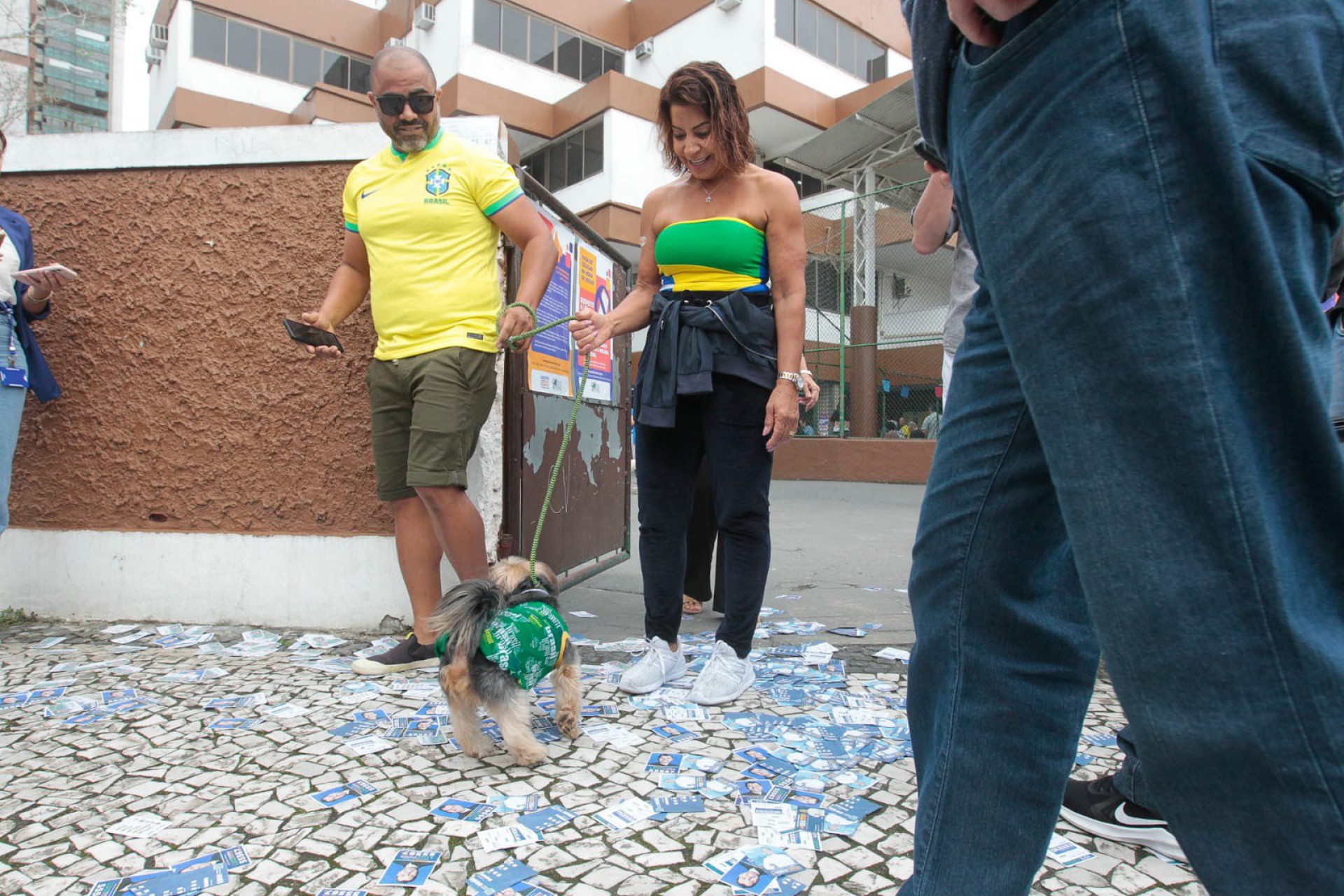 Eleitores votam na Escola Municipal Golda Meir, na Barra da Tijuca, Zona Oeste do Rio, neste domingo (2) - Reginaldo Pimenta/ Agência O Dia