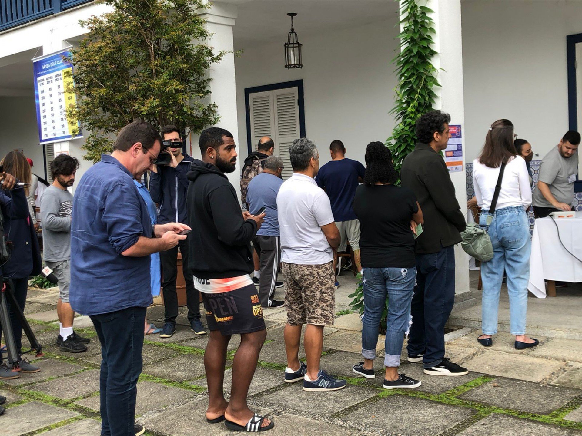 Eduardo Paes votou no Gávea Golf Club, na Zona Sul do Rio - Paulo Costa / Agência O Dia