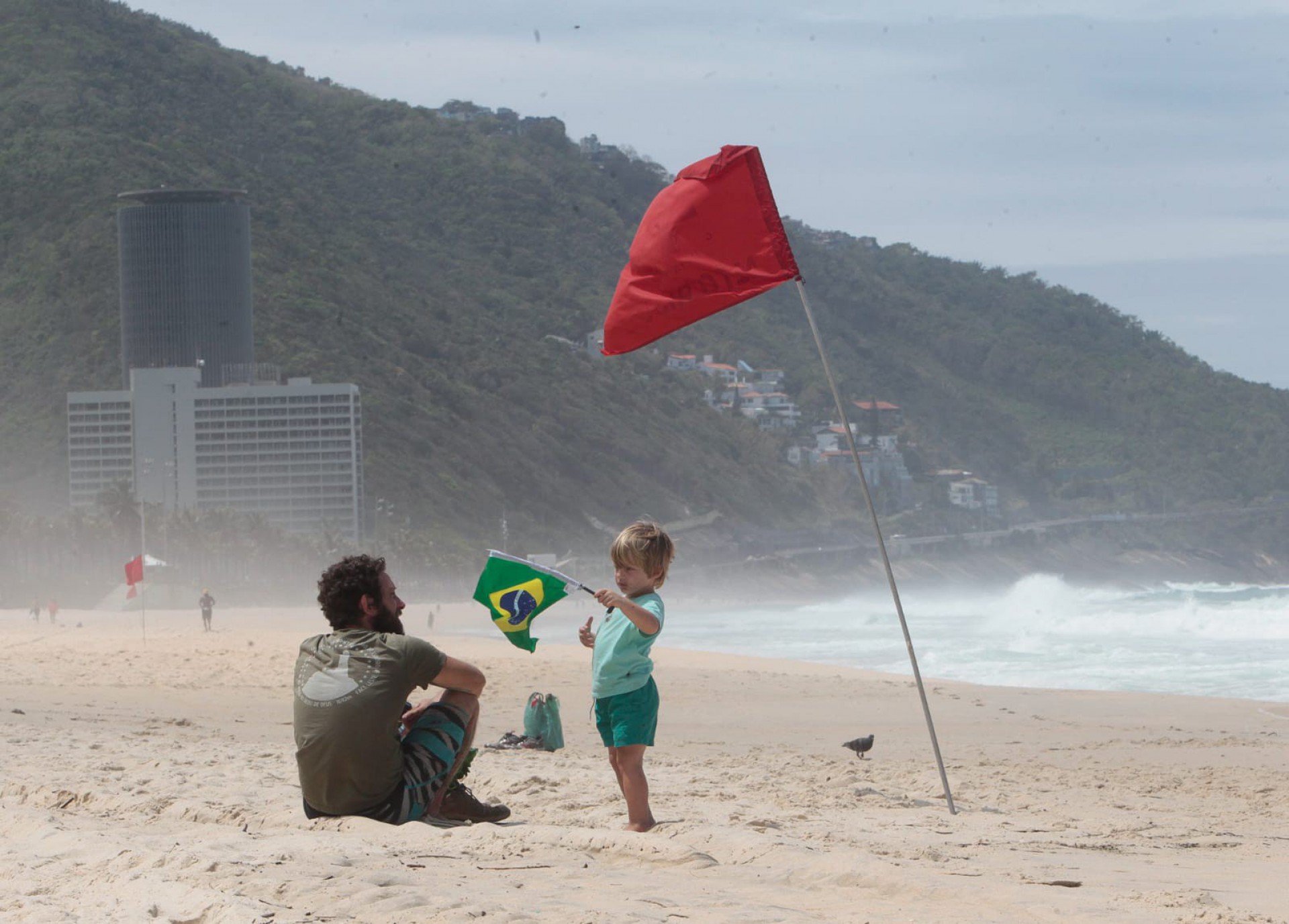 Sol apareceu timidamente na Praia de S&atilde;o Conrado, na Zona Sul - Reginaldo Pimenta / Ag&ecirc;ncia O Dia