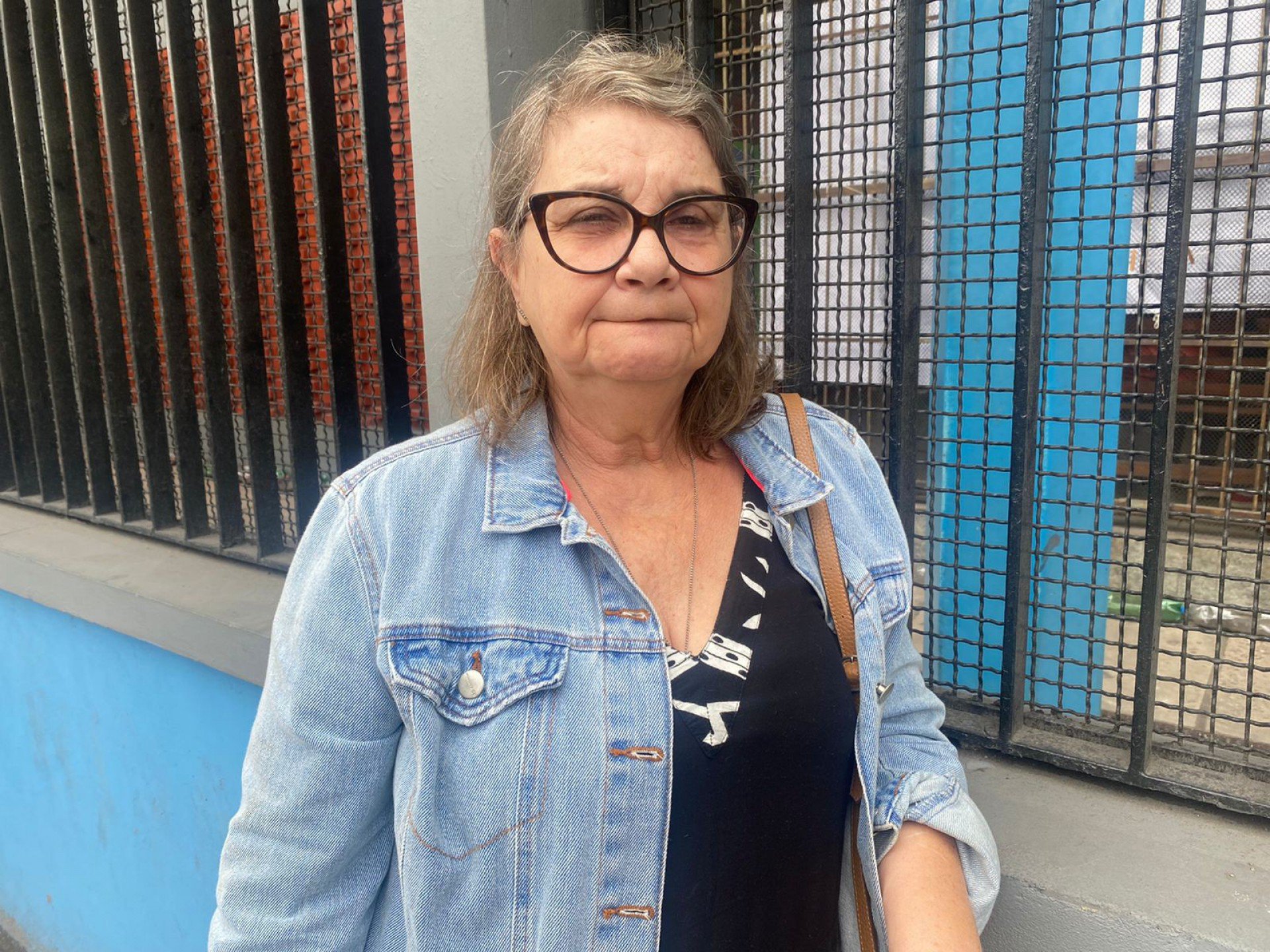 Vera Pereira, 64 anos, compareceu à Escolha Municipal Joseph Bloch, em Parada de Lucas, Zona Norte do Rio para votar - Larissa Herbas/ Agência O Dia