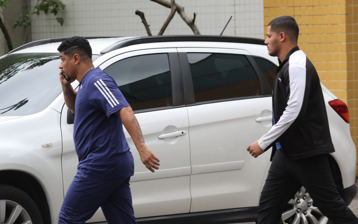 José Carlos Evaristo, 40 anos, esteve no IML, ele é primo da Thais Rodrigues de Abreu, que foi morta pelo ex-namorado na Vila Kennedy. Fotos: Pedro Ivo/Agência O Dia - Pedro Ivo/Agência O Dia