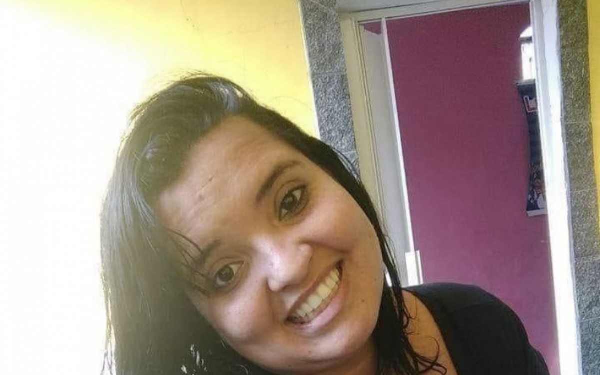 Thais foi morta dentro de casa no último sábado (1), na comunidade de Vila Kennedy, em Bangu - Foto: Reprodução/Redes Sociais